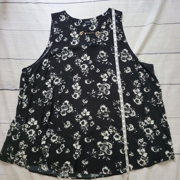 Torrid Size 5 Crepe Chain Detail Tank Black White Floral Feminine Essentials - Picture 5 of 9